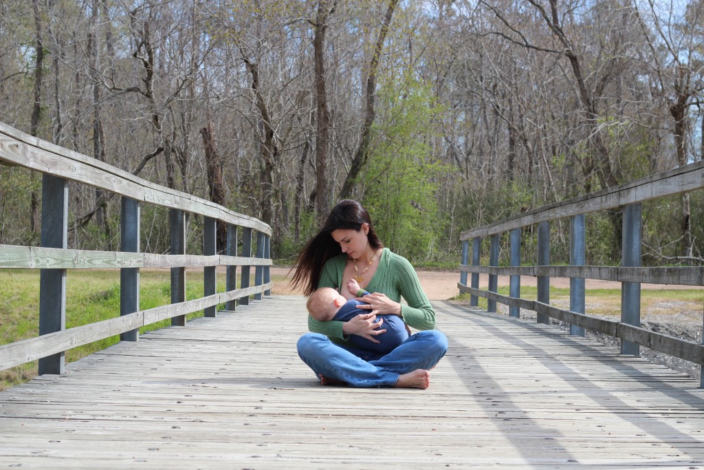 Krisdee Donmoyer breastfeeding in public. 