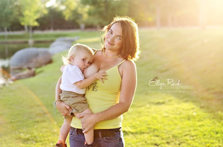 Guest blogger Stephanie breastfeeding 