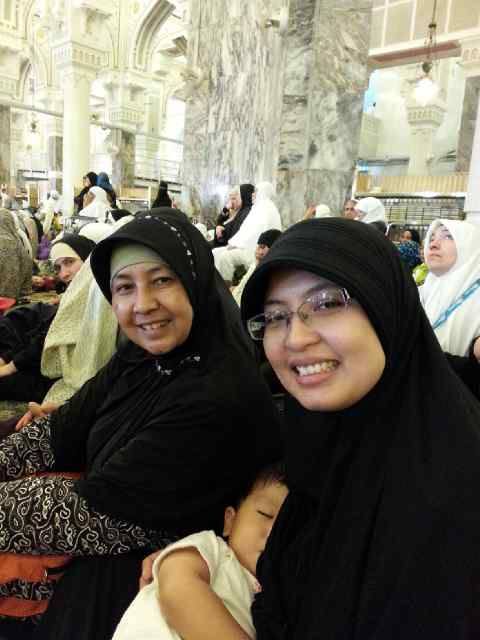 Nisa breastfeeding in public at Grand Mosque Masjid al-Haram, Mecca