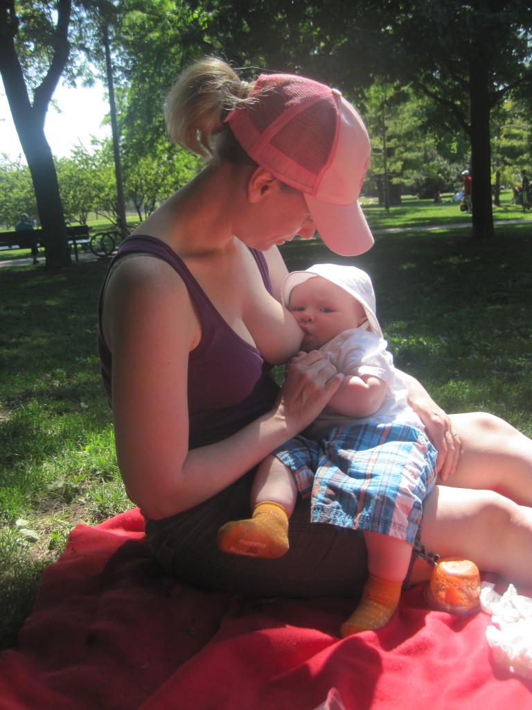 Abby Theuring, The Badass Breastfeeder breastfeeding. 