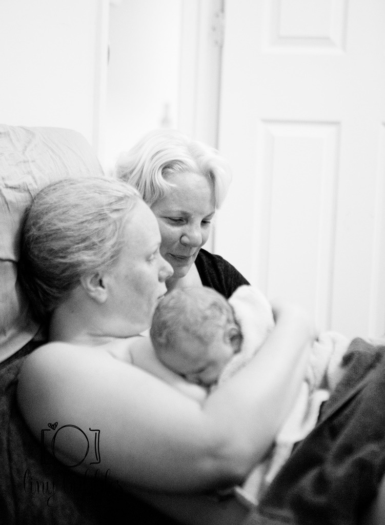 Abby Theuring, The Badass Breastfeeder, breastfeeding newborn with mother by her side. 